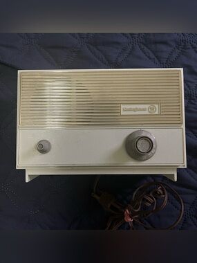 Vintage WESTINGHOUSE USA Desktop AM Five Tube Radio Model H807T5 - NICE & WORKS